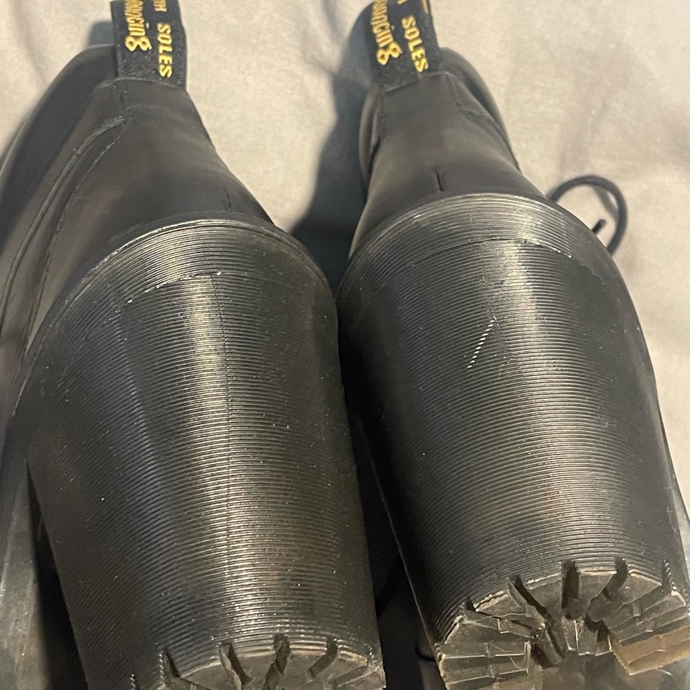 Offers Welcome! Dr. Martens Averil 6 Eye Leather Heeled Ankle Leather Boots - Picture 5 of 7